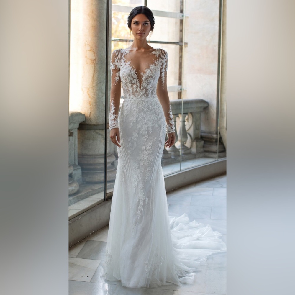 Elegant White Lace Wedding Dress